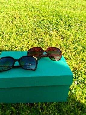 2 PR OF SUNGLASSES NEW IN PK HB